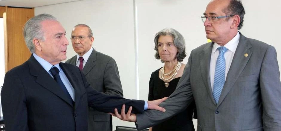 São frequentes os encontros fora das agendas entre Gilmar Mendes e Michel Temer