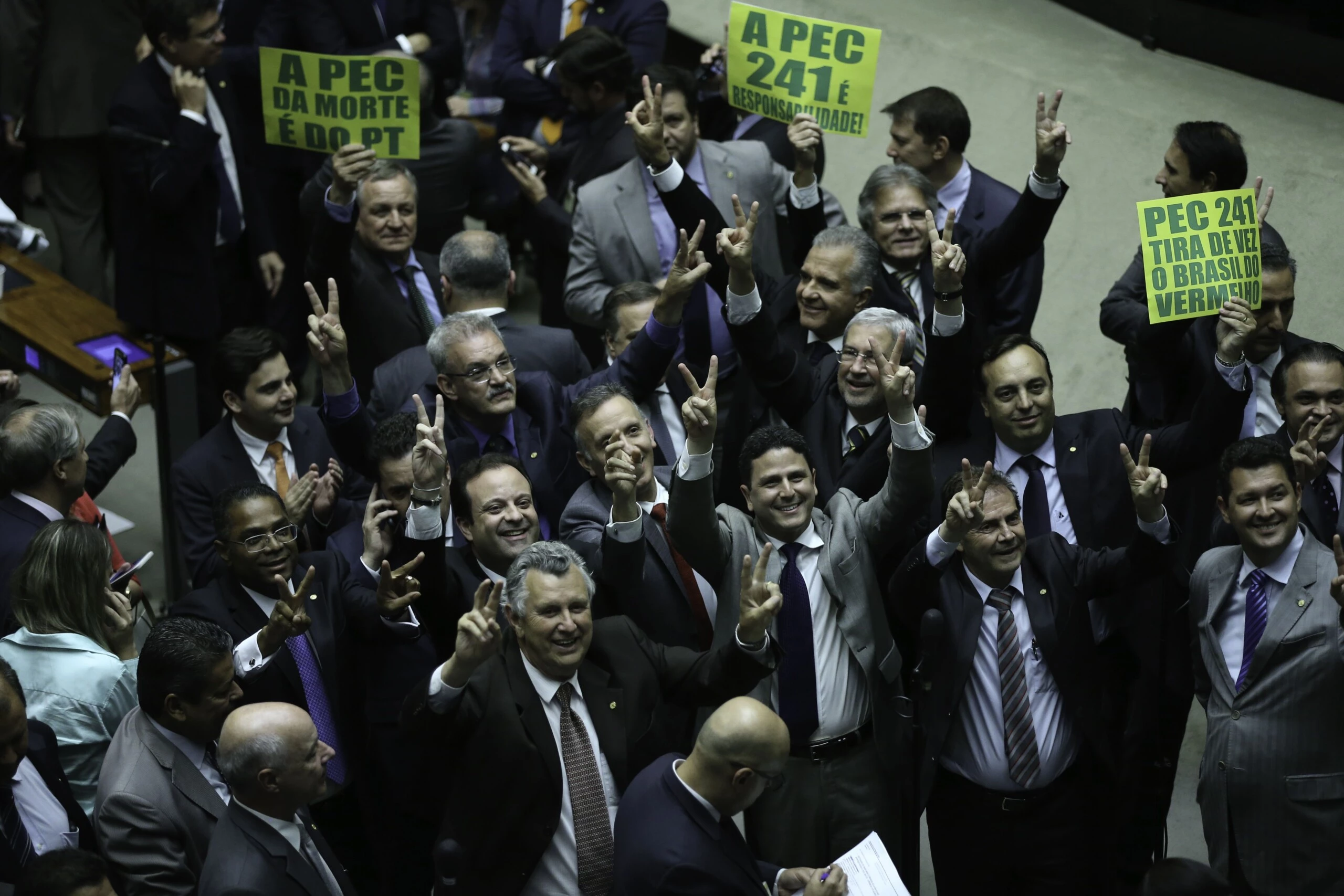 Sessão extraordinária destinada a analisar a PEC 241/16, do Executivo, que cria teto de despesas primárias federais reajustado pelo IPCA (Fabio Rodrigues Pozzebom/Agência Brasil)