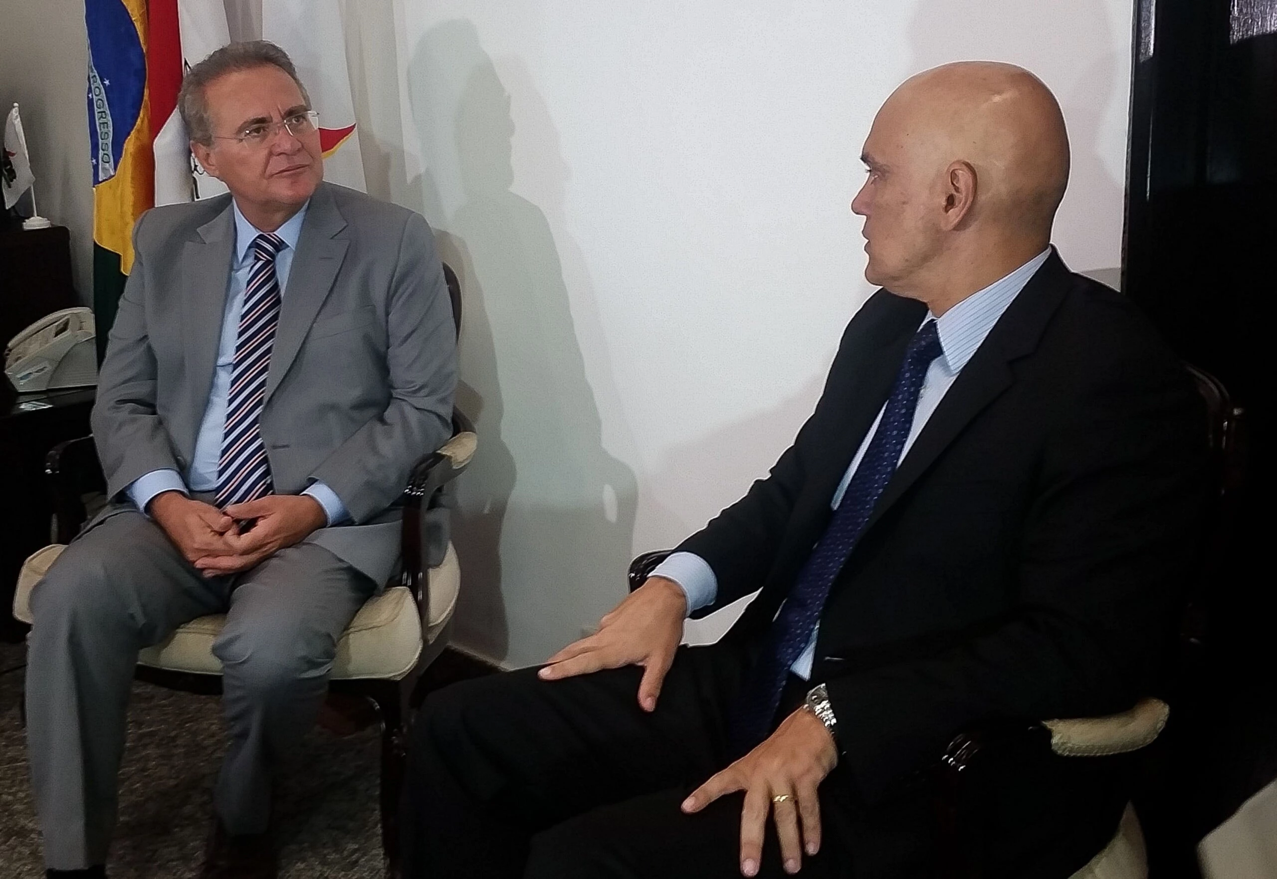Brasília - Líder do PMDB no Senado, Renan Calheiros, recebe Alexandre de Moraes, indicado a ministro do STF. Moraes foi ao Congresso Nacional apresentar suas credenciais aos senadores (Débora Brito/Agência Brasil)