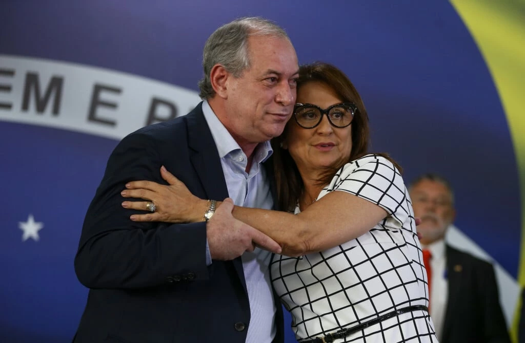 BRASÍLIA, DF, BRASIL, 06.08.2018 - O candidato à Presidência da República pelo PDT (Partido Democrático Trabalhista), Ciro Gomes, apresenta a senadora Kátia Abreu como sua candidata à vice, nas eleições de 2018, na sede do PDT em Brasília. (Foto: Pedro Ladeira/Folhapress)