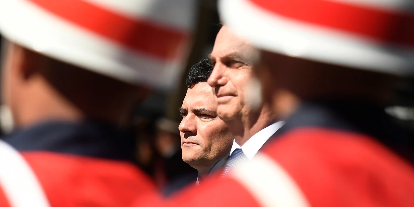 Presidente Jair Bolsonaro, acompanhado pelo ministro da Justiça, Sérgio Moro, participa de cerimônia de comemoração do 154º Aniversário da Batalha Naval do Riachuelo e imposição da Ordem do Mérito Naval, no Grupamento dos Fuzileiros Navais, em Brasília.