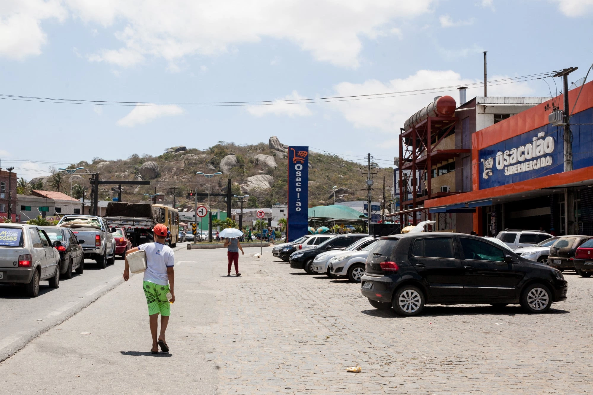 Supermercado O Sacolão, no centro de Queimadas, do Deputado Estadual Doda de Tião (Paulo Rogério de Souza Rêgo)