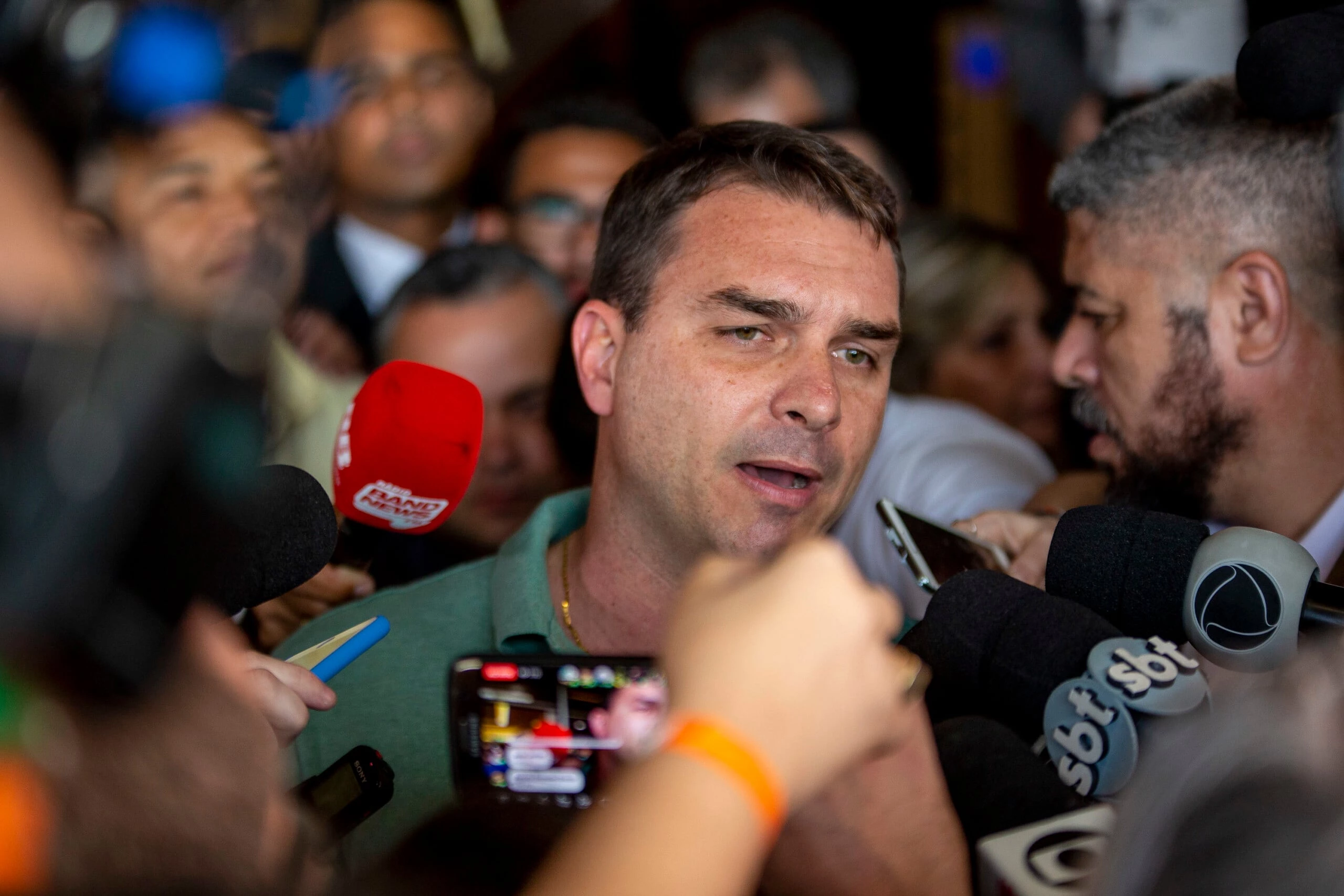 The son of the candidate Jair Bolsonaro, Flavio Bolsonaro, arrives at the Albert Einstein hospital on the afternoon of Friday 07, Bolsonaro, who suffered an attack on the afternoon of yesterday in Sao Paulo. Juiz de Fora, MG, while fulfilling campaign agenda, was transferred to Sao Paulo this morning to continue the recovery treatment, his condition is considered serious and stable. Photo: Suamy Beydoun / AGIF (via AP)