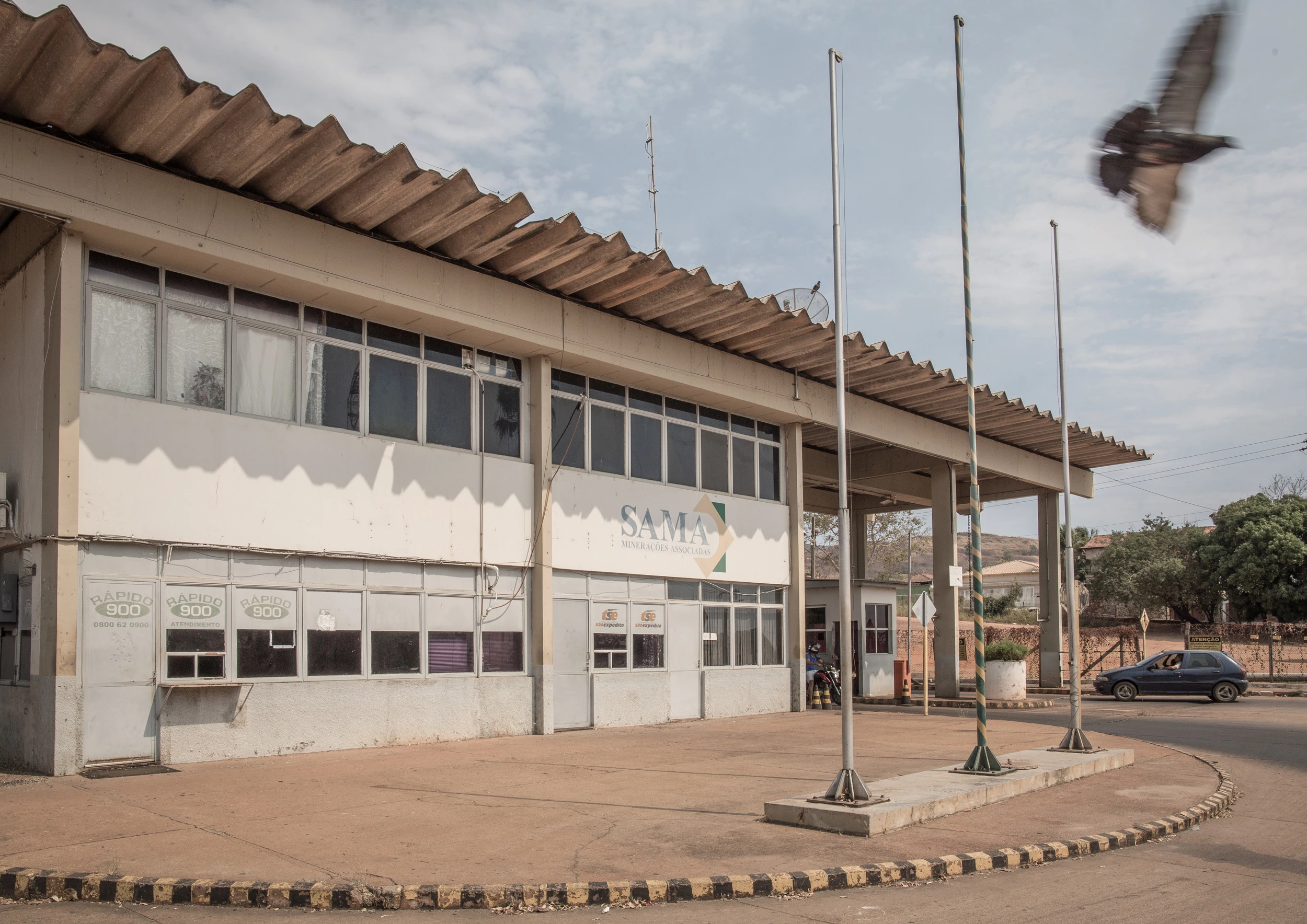 Entrada da mineradora Sama, na cidade de Minaçú, em Goiás.
