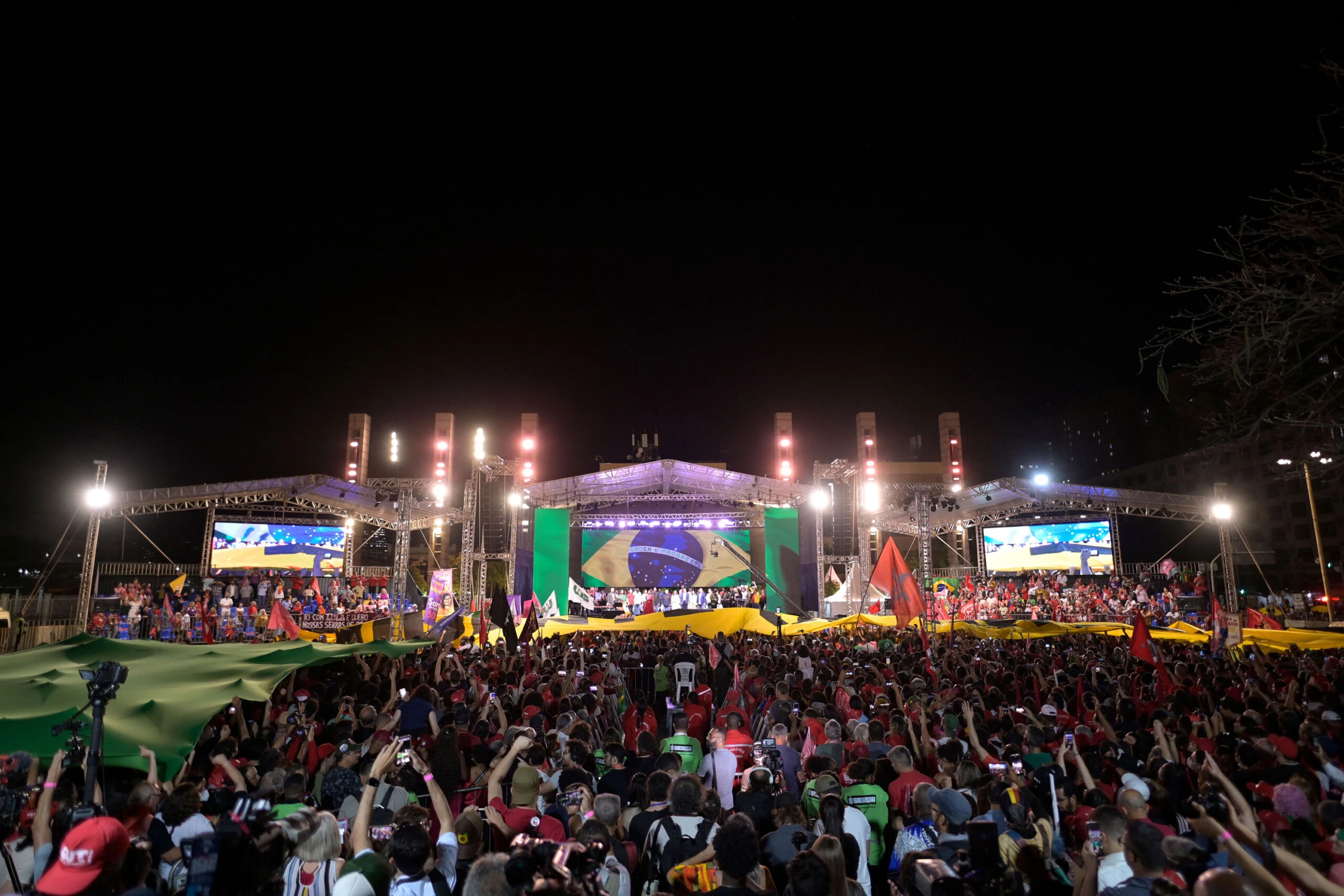 General view of a political gathering attended by Brazil's ex-president Luiz Inacio Lula da Silva as part of his campaign for the presidency, at Praca da Liberdade in Belo Horizonte, Minas Gerais State, Brazil, on August 18, 2022. - Brazil holds presidential elections on October 2. (Photo by Douglas MAGNO / AFP) (Photo by DOUGLAS MAGNO/AFP via Getty Images)