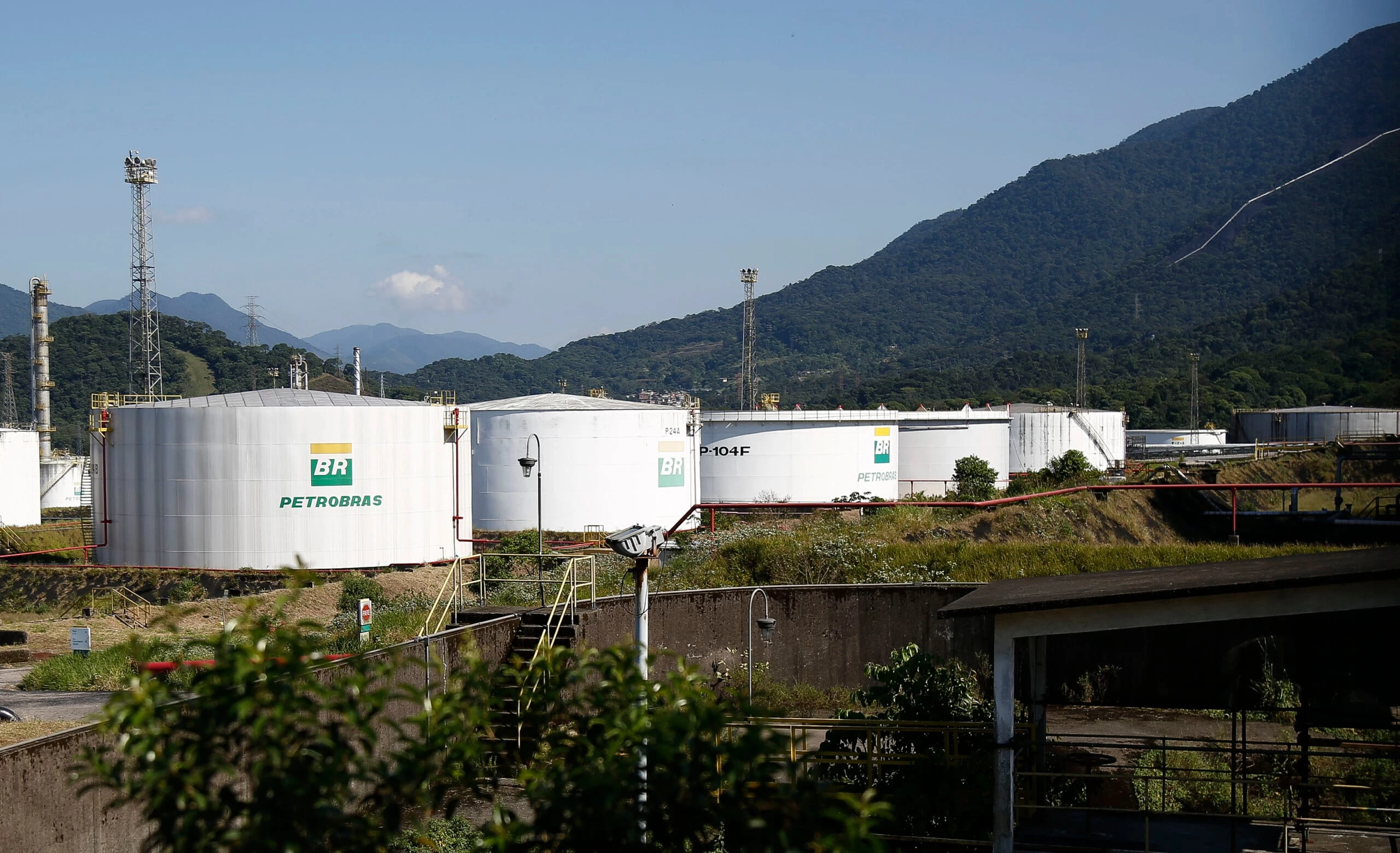 Refinaria de petróleo da Petrobras: ao abrir mão do mercado de biocombustíveis, a estatal abriu espaço para Battistella fazer bons negócios – com ela mesma – e crescer rapidamente no setor.