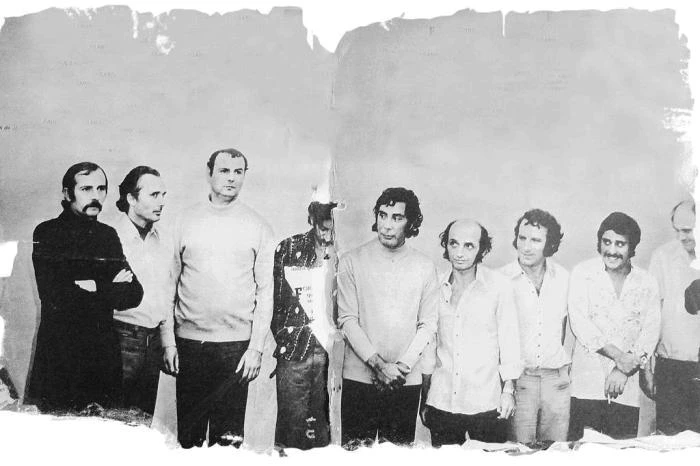 Lelio Paolo Gigante (terceiro da esquerda para direita) preso no Brasil em 1972 junto com o mafioso italiano Tommaso Buscetta (ao centro).