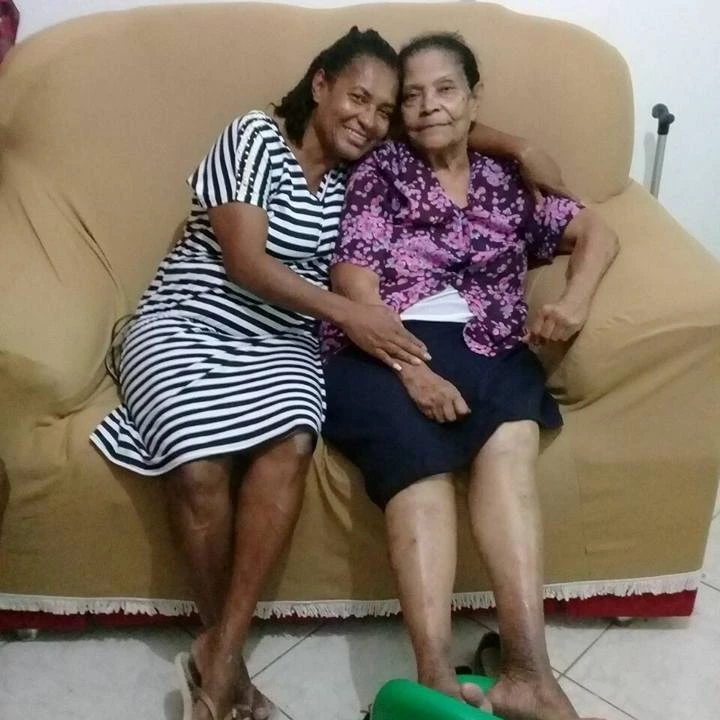 Márcia Jacintho com a mãe. "Ela tem 78 anos, mas vou à clínica clínica muito mais do que ela."