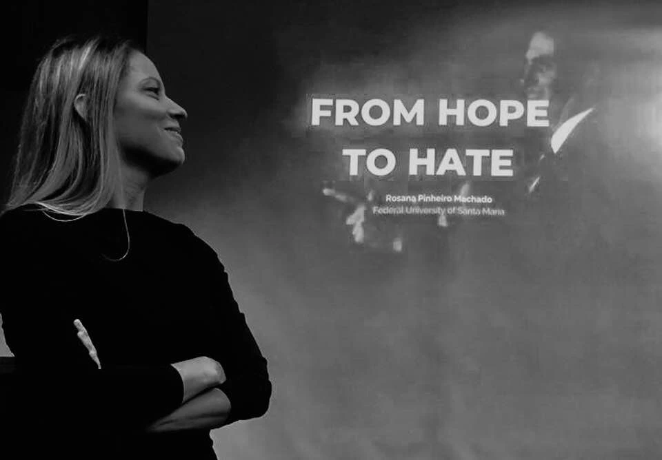 Rosana Pinheiro Machado, autora do texto, durante palestra na Universidade de Columbia, em Nova York.