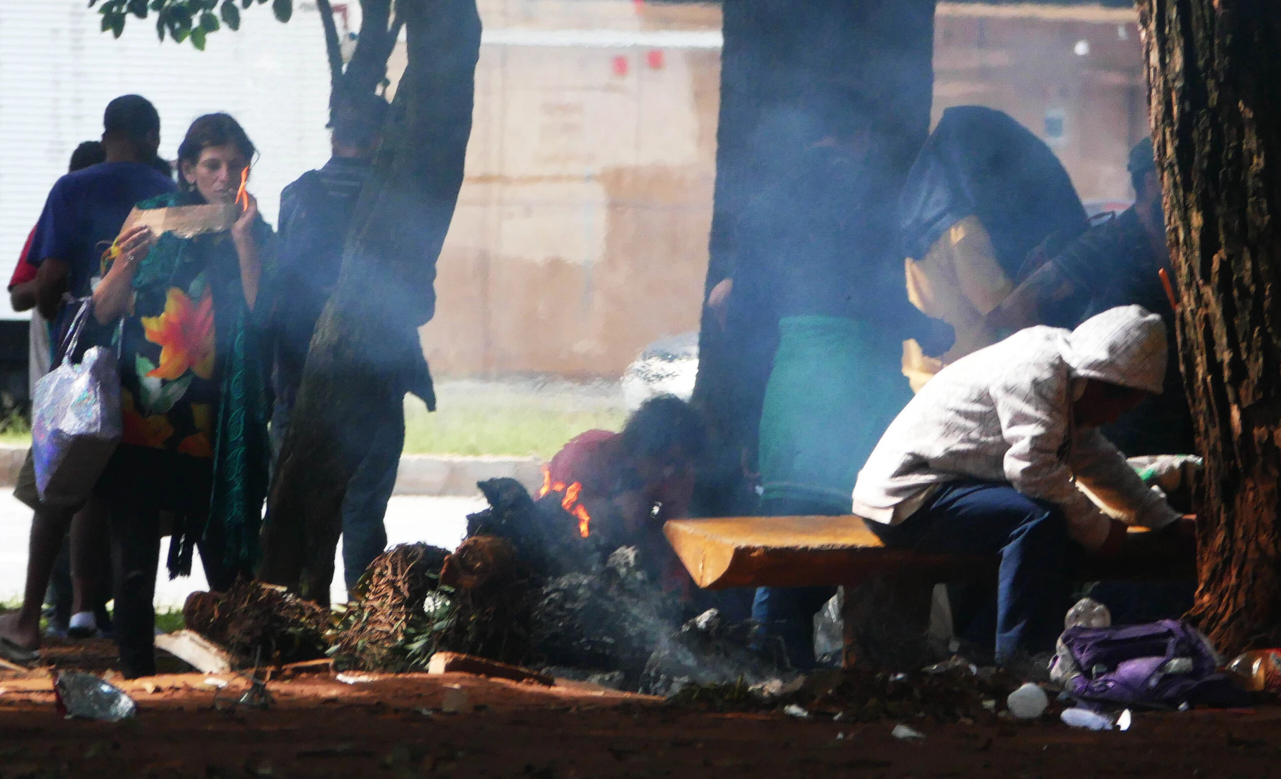 23 05 2017 Sao Paulo SP Brasil -  Com a retirada do viciados em crack da região da Luz centro .  Outros locais como Praça Princesa Isabel é a nova" Cracolandia" com centenas de usuarios de droga na cidade e tamebém em outros locais do centro. Foto Alan White/Fotos Publicas