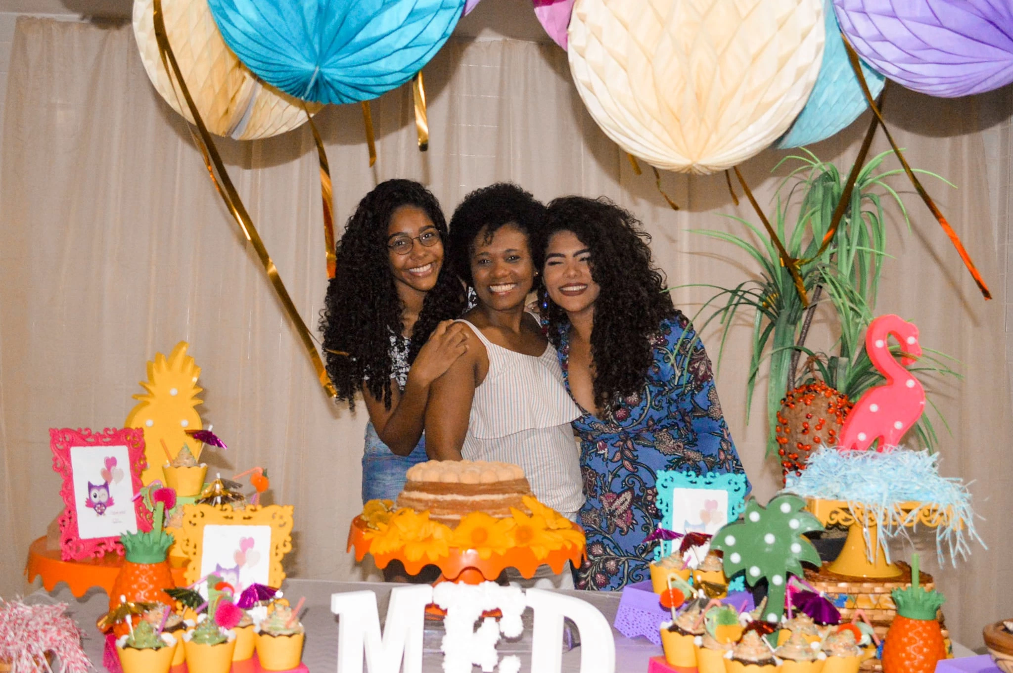 Da direita para esquerda, Rayssa, sua mãe e sua irmã.