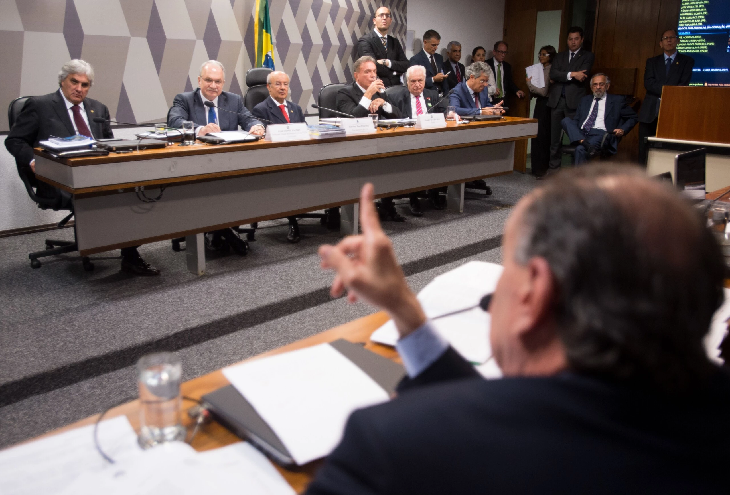 Luiz Edson Fachin, indicado pela presidenta Dilma Rousseff para substituir o ministro Joaquim Barbosa no STF, durante sabatina na Comissão de Constituição e Justiça do Senado (Marcelo Camargo/Agência Brasil)