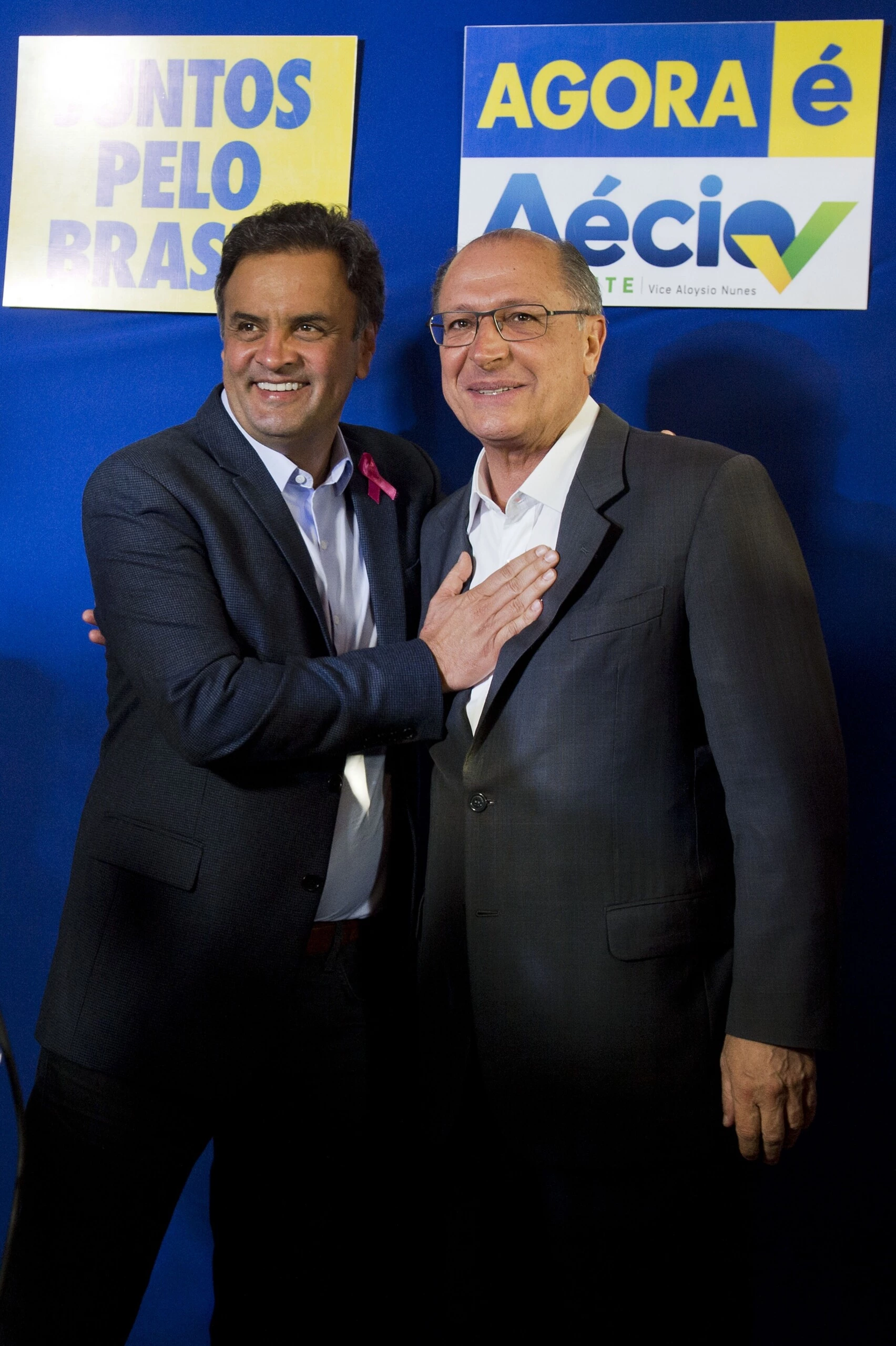Brazil's presidential candidate for the Brazilian Social Democracy Party (PSDB) Aecio Neves (L) greets Sao Paulo state governor Geraldo Alckmin (R) before a press conference at the campaign committe in Sao Paulo, on October 6, 2014. Aecio Neves will face Dilma Rousseff in a run-off election on October 26. AFP PHOTO / NELSON ALMEIDA (Photo credit should read NELSON ALMEIDA/AFP/Getty Images)