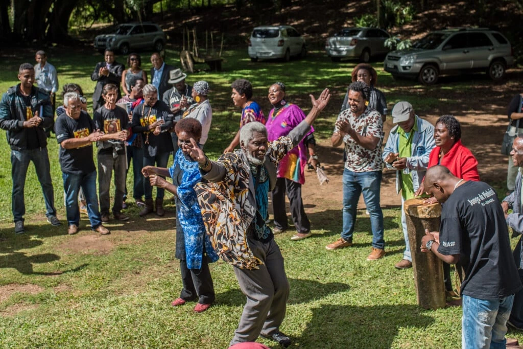 O Ministério Público Federal (MPF) em Volta Redonda (RJ) celebrará, no próximo sábado (6), o Termo de Ajustamento de Conduta (TAC) para pôr fim a encenação sobre a escravidão para turistas que acontecia na Fazenda Santa Eufrásia, localizada em Vassouras (RJ), bem como propor medidas reparatórias que serão adotadas para que o estabelecimento receba o selo "Fazenda sem Racismo".Fotos Paulo MumiaThe Federal Public Prosecutor's Office (MPF) in Volta Redonda (RJ) will celebrate, next Saturday (6), the Conduct Adjustment Agreement (TAC) to end the staging of slavery for tourists that took place at Fazenda Santa Eufásia, located in Vassouras (RJ), as well as propose reparatory measures that will be adopted so that the establishment receives the seal "Farm without Racism".Photos Paulo Mumia
