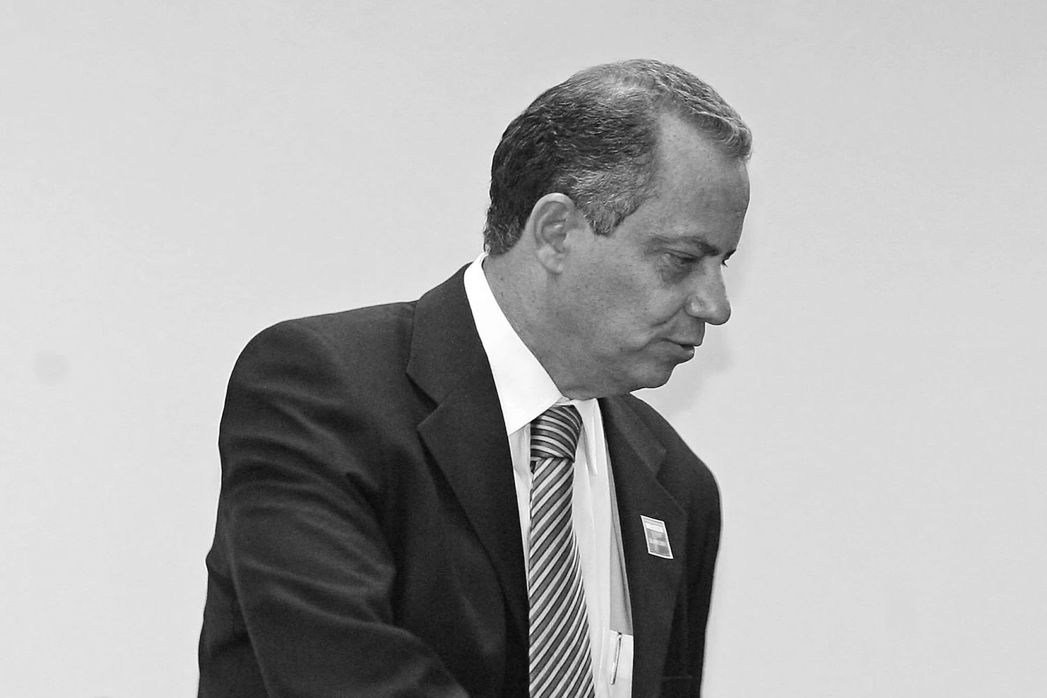 CPI dos Grampos: Diretor do Departamento de Contra-Inteligência da Abin (Agência Brasileira de Inteligência), Paulo Maurício Fortunato Pinto, cumprimenta o deputado Marcelo Itagiba, presidente da CPI dos Grampos, durante depoimento na Câmara dos Deputados, em Brasília (DF). (Brasília (DF). 10.09.2008. 16h00. Foto de Alan Marques/Folhapress)