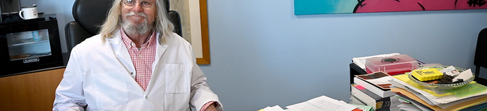 Didier Raoult, o virologista francês que tratou seis pacientes infectados pelo covid-19 com hidroxicloroquina e azitromicina. Didier Raoult, o virologista francês que tratou seis pacientes infectados pelo covid-19 com hidroxicloroquina e azitromicina.