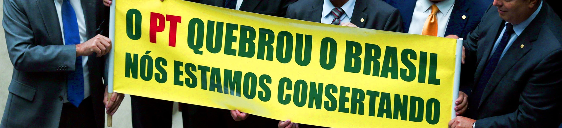 Em outubro de 2016, parte da Câmara dos Deputados comemorou a aprovação da Proposta de Emenda à Constituição, a PEC 241/16, conhecida como PEC do teto de gastos, que limitou as despesas primárias da União ao que foi gasto no ano anterior, corrigindo apenas a inflação. Em outubro de 2016, parte da Câmara dos Deputados comemorou a aprovação da Proposta de Emenda à Constituição, a PEC 241/16, conhecida como PEC do teto de gastos, que limitou as despesas primárias da União ao que foi gasto no ano anterior, corrigindo apenas a inflação.