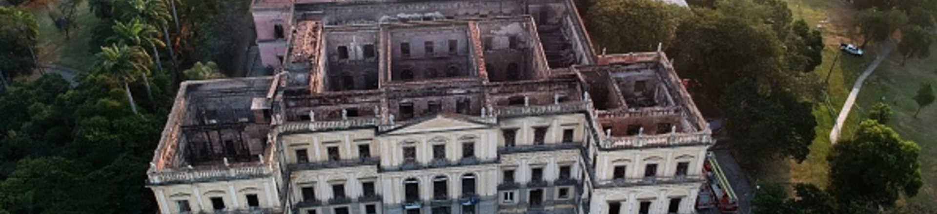 Foto feita com auxílio de um drone mostra a destruição no Museu Nacional causada pelo incêndio ocorrido dia 2. Foto feita com auxílio de um drone mostra a destruição no Museu Nacional causada pelo incêndio ocorrido dia 2.