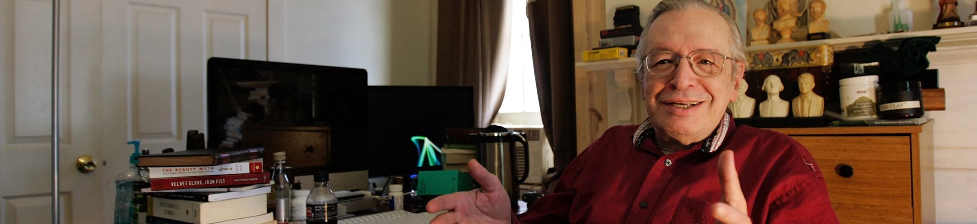 VIRGÍNIA, EUA, 06.10.2017 - OLAVO-CARVALHO - Retrato do escritor, conferencista, ensaísta, jornalista e filósofo brasileiro, Olavo de Carvalho. Ele é um dos principais representantes do conservadorismo brasileiro. Olavo na casa de um dos seus filhos em Petersburg, na Virgínia (EUA). (Foto: Vivi Zanatta/Folhapress) VIRGÍNIA, EUA, 06.10.2017 - OLAVO-CARVALHO - Retrato do escritor, conferencista, ensaísta, jornalista e filósofo brasileiro, Olavo de Carvalho. Ele é um dos principais representantes do conservadorismo brasileiro. Olavo na casa de um dos seus filhos em Petersburg, na Virgínia (EUA). (Foto: Vivi Zanatta/Folhapress)