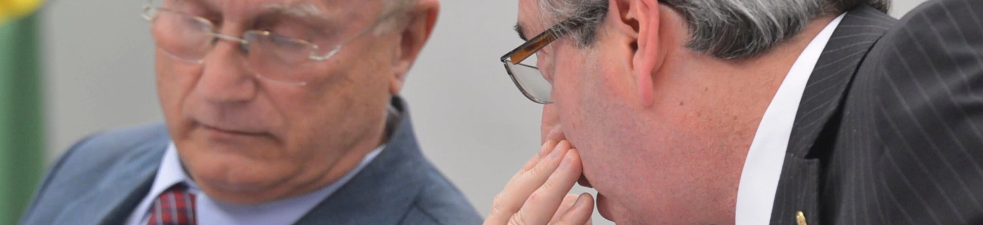 Brasília - O Presidente da CCJ da Câmara dos Deputados, Osmar Serraglio e o ex-presidente da Câmara, Eduardo Cunha durante o encerramento da sessão de votação do processo de Cunha (Antonio Cruz/ Agência Brasil) Brasília - O Presidente da CCJ da Câmara dos Deputados, Osmar Serraglio e o ex-presidente da Câmara, Eduardo Cunha durante o encerramento da sessão de votação do processo de Cunha (Antonio Cruz/ Agência Brasil)
