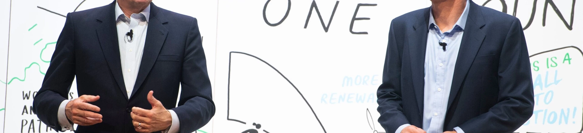 O CEO da BP, Bob Dudley, à esquerda, e o economista-chefe Spencer Dale falam durante uma sessão no One Young World Summit, em Londres, em 23 de outubro de 2019. O CEO da BP, Bob Dudley, à esquerda, e o economista-chefe Spencer Dale falam durante uma sessão no One Young World Summit, em Londres, em 23 de outubro de 2019.