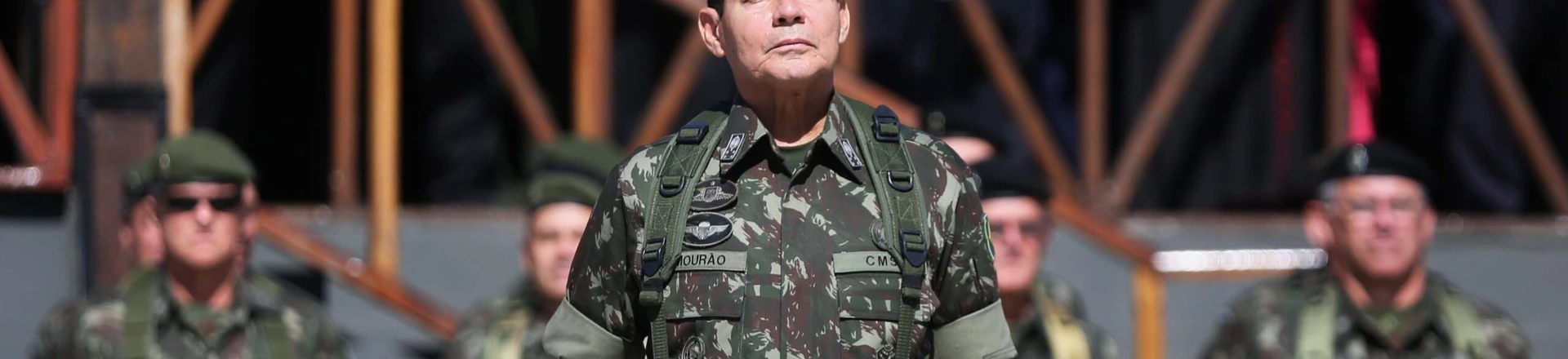 PORTO ALEGRE, RS - 28.04.2014 GENERAL - O general Antônio Hamilton Martins Mourão - Comando Militar do Sul. (Foto: Diego Vara/Agência RBS/Folhapress) ORG XMIT: AGEN1510161918239236 ORG XMIT: AGEN1709181435772378 ORG XMIT: AGEN1709242040028387 PORTO ALEGRE, RS - 28.04.2014 GENERAL - O general Antônio Hamilton Martins Mourão - Comando Militar do Sul. (Foto: Diego Vara/Agência RBS/Folhapress) ORG XMIT: AGEN1510161918239236 ORG XMIT: AGEN1709181435772378 ORG XMIT: AGEN1709242040028387