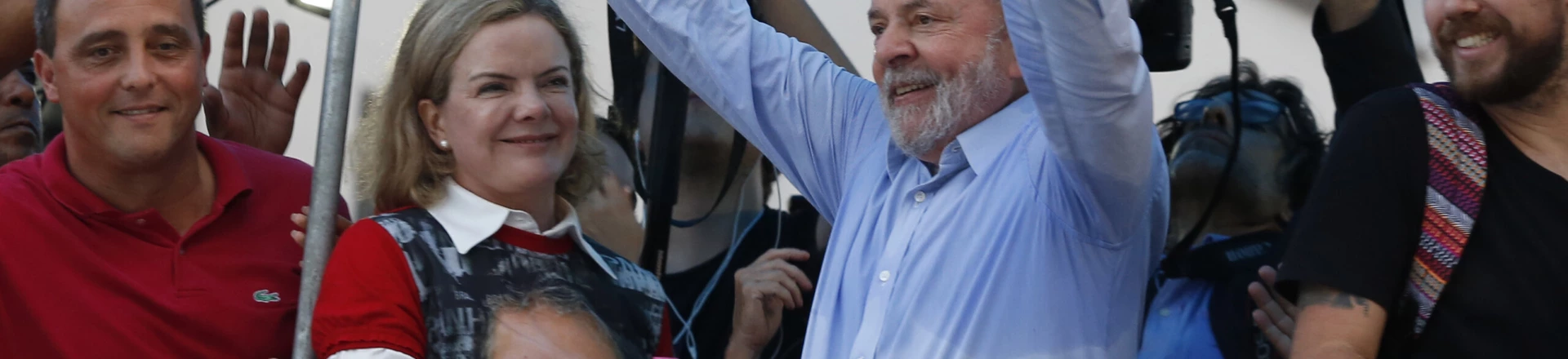 BELO HORIZONTE, MG, 23.01.2018 - LULA-MG - Manifestantes durante ato pro Lula no centro de Belo Horizonte nesta terça-feira, 23. (Foto: Fernando Moreno/Brazil Photo Press/Folhapress) BELO HORIZONTE, MG, 23.01.2018 - LULA-MG - Manifestantes durante ato pro Lula no centro de Belo Horizonte nesta terça-feira, 23. (Foto: Fernando Moreno/Brazil Photo Press/Folhapress)