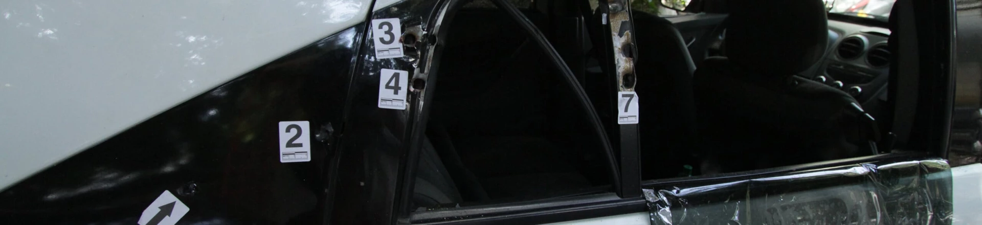 RIO DE JANEIRO,RJ,20.03.2018:INVESTIGAÇÃO-ASSASSINATO-MARIELLE-FRANCO - Carro onde foi assassadinada a vereadora Marielle Franco é visto na Divisão de Homicídios, no Rio de Janeiro (RJ), na manhã desta terça-feira (20). Pessoas ligadas a vereadora assassinada Marielle Franco serão ouvidas hoje na tentativa de tentar descobrir possíveis motivações para o crime, que também resultou na morte do motorista Anderson Gomes. (Foto: jose lucena/Futura Press/Folhapress) RIO DE JANEIRO,RJ,20.03.2018:INVESTIGAÇÃO-ASSASSINATO-MARIELLE-FRANCO - Carro onde foi assassadinada a vereadora Marielle Franco é visto na Divisão de Homicídios, no Rio de Janeiro (RJ), na manhã desta terça-feira (20). Pessoas ligadas a vereadora assassinada Marielle Franco serão ouvidas hoje na tentativa de tentar descobrir possíveis motivações para o crime, que também resultou na morte do motorista Anderson Gomes. (Foto: jose lucena/Futura Press/Folhapress)