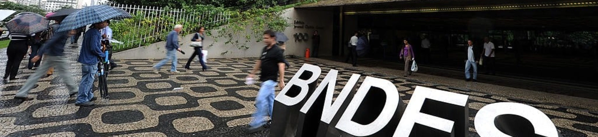 The main entrance to the state-owned Brazilian Development Bank (BNDES) in Rio de Janeiro, Brazil, on July 4, 2011. The BNDES will support the fusion of Carrefour and CBD-Pao de Acucar in Brazil only if all sides involved, included Casino, agree to do it in a "friendly" and "without litigation" way. French supermarket giants Carrefour and Casino traded further blows Monday over their operations in Brazil, a key market where both are claiming a tie-up with the same company. AFP PHOTO/VANDERLEI ALMEIDA (Photo credit should read VANDERLEI ALMEIDA/AFP/Getty Images) The main entrance to the state-owned Brazilian Development Bank (BNDES) in Rio de Janeiro, Brazil, on July 4, 2011. The BNDES will support the fusion of Carrefour and CBD-Pao de Acucar in Brazil only if all sides involved, included Casino, agree to do it in a "friendly" and "without litigation" way. French supermarket giants Carrefour and Casino traded further blows Monday over their operations in Brazil, a key market where both are claiming a tie-up with the same company. AFP PHOTO/VANDERLEI ALMEIDA (Photo credit should read VANDERLEI ALMEIDA/AFP/Getty Images)