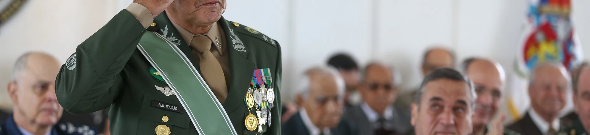 Generais intimidam os eleitores e chantageiam a democracia Generais intimidam os eleitores e chantageiam a democracia