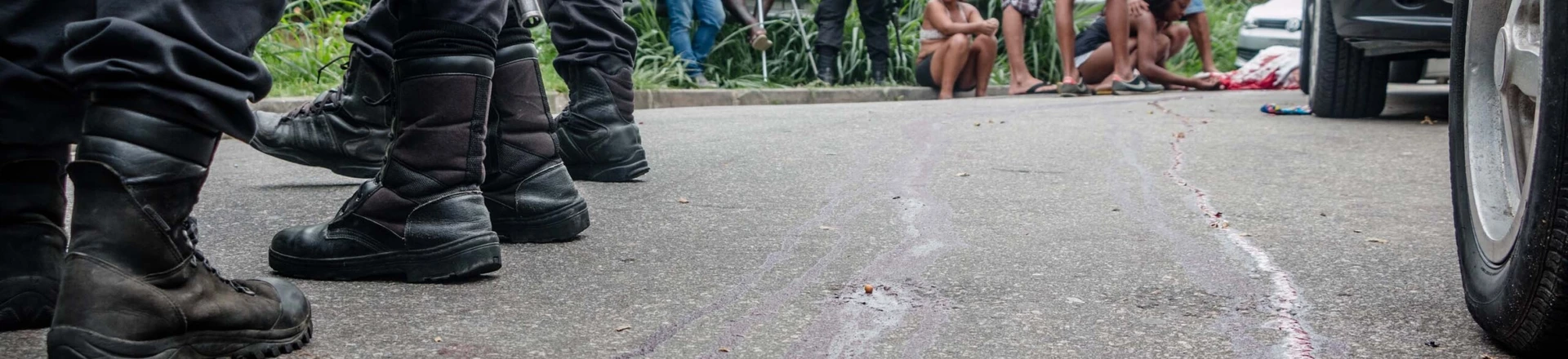 RIO DE JANEIRO,RJ,01.10.2018:OPERAÇÃO-MORRO-DO-ADEUS - O adolescente Anderson Domingos de 17 anos, foi morto durante operação de policiais no Complexo do Alemão no Rio de Janeiro (RJ), nesta segunda-feira (01). O objetivo da operação é localizar o esconderijos de criminosos, armas e drogas. Um suspeito ficou ferido e foi levado por policiais militares para o Hospital Estadual Getúlio Vargas. (Foto: Renato Moura/Futura Press/Folhapress) RIO DE JANEIRO,RJ,01.10.2018:OPERAÇÃO-MORRO-DO-ADEUS - O adolescente Anderson Domingos de 17 anos, foi morto durante operação de policiais no Complexo do Alemão no Rio de Janeiro (RJ), nesta segunda-feira (01). O objetivo da operação é localizar o esconderijos de criminosos, armas e drogas. Um suspeito ficou ferido e foi levado por policiais militares para o Hospital Estadual Getúlio Vargas. (Foto: Renato Moura/Futura Press/Folhapress)