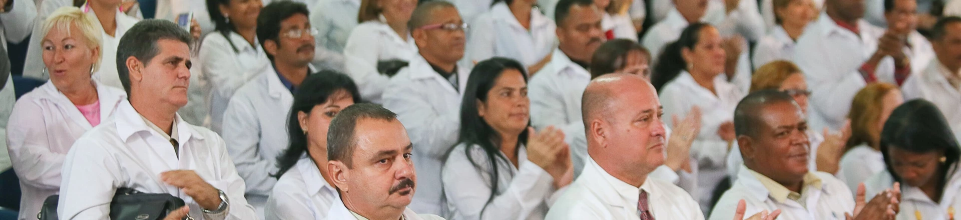 Em 2013, Brasil treinava médicos cubanos para atender regiões desassistidas do país. Programa foi descontinuado assim que Jair Bolsonaro foi eleito presidente. Em 2013, Brasil treinava médicos cubanos para atender regiões desassistidas do país. Programa foi descontinuado assim que Jair Bolsonaro foi eleito presidente.