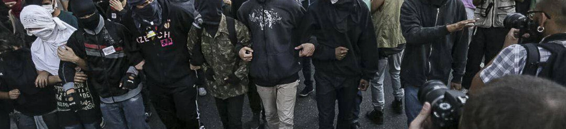 Cariocas protestam contra legado negativo dos Jogos no Rio Cariocas protestam contra legado negativo dos Jogos no Rio