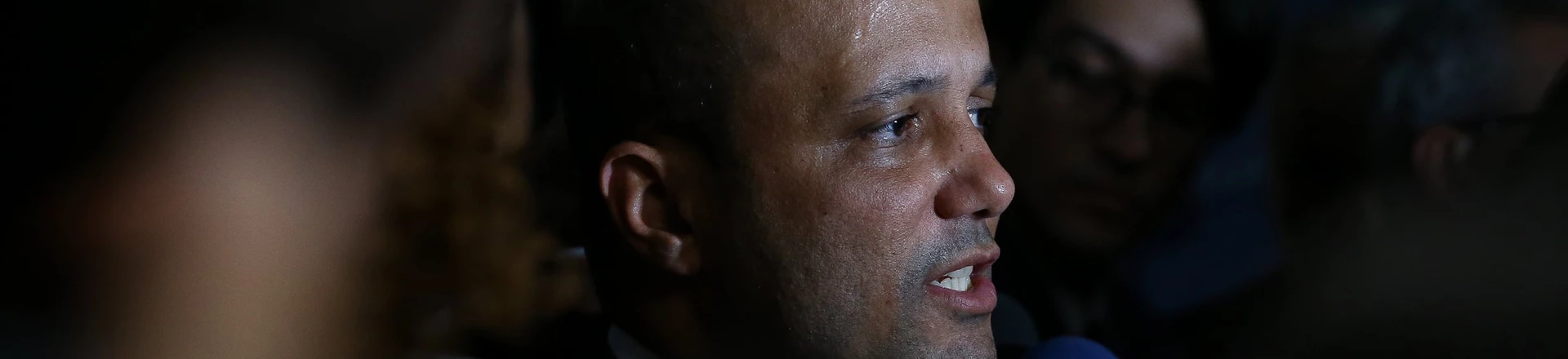 BRASÍLIA, DF, 17.10.2019 - O líder do governo na Câmara, deputado federal Major Vitor Hugo (PSL-GO), dá entrevista na Câmara dos Deputados, em Brasília (DF). (Foto: Pedro Ladeira/Folhapress) BRASÍLIA, DF, 17.10.2019 - O líder do governo na Câmara, deputado federal Major Vitor Hugo (PSL-GO), dá entrevista na Câmara dos Deputados, em Brasília (DF). (Foto: Pedro Ladeira/Folhapress)