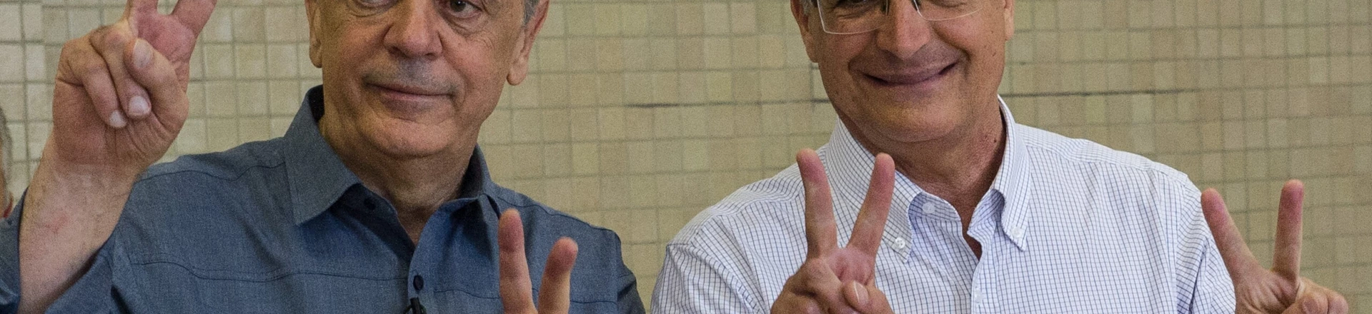 Sao Paulo state governor Geraldo Alckmin(R) poses with the mayoral candidate of the Brazilian Social Democracy Party (PSDB), Jose Serra (L), after casting his vote in Sao Paulo, Brazil on October 07, 2012. Brazilians trooped to the polls early Sunday to vote in nationwide municipal elections seen as a key test of the ruling Workers Party's popularity ahead of the 2014 presidential elections. AFP PHOTO/YASUYOSHI CHIBA (Photo credit should read YASUYOSHI CHIBA/AFP/GettyImages) Sao Paulo state governor Geraldo Alckmin(R) poses with the mayoral candidate of the Brazilian Social Democracy Party (PSDB), Jose Serra (L), after casting his vote in Sao Paulo, Brazil on October 07, 2012. Brazilians trooped to the polls early Sunday to vote in nationwide municipal elections seen as a key test of the ruling Workers Party's popularity ahead of the 2014 presidential elections. AFP PHOTO/YASUYOSHI CHIBA (Photo credit should read YASUYOSHI CHIBA/AFP/GettyImages)
