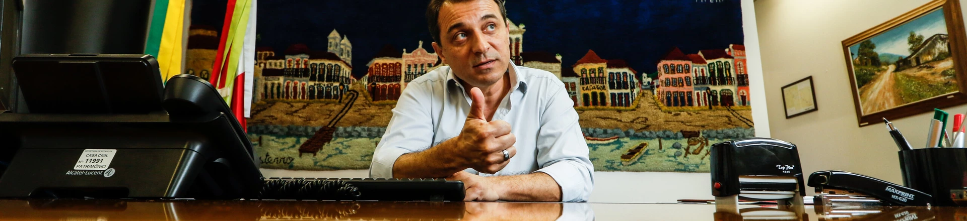 ***ARQUIVO***FLORIANÓPOLIS,SC, 16.01.2019: Governador de Santa Catarina, Carlos Moisés (PSL), durante coletiva de imprensa em seu gabinete. (Foto: Theo Marques/Folhapress) ***ARQUIVO***FLORIANÓPOLIS,SC, 16.01.2019: Governador de Santa Catarina, Carlos Moisés (PSL), durante coletiva de imprensa em seu gabinete. (Foto: Theo Marques/Folhapress)