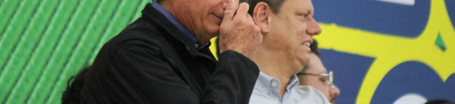 SÃO PAULO,SP,23.10.2022:JAIR-BOLSONARO-IGREJA-MUNDIAL - O candidato a presidência Jair Bolsonaro e o candidato ao governo de São Paulo, Tarcísio Freitas durante visita a igreja Mundial tendo como líder e Pastor Valdomiro Santiago, na cidade de São Paulo, SP, neste domingo, 23. (Foto: Willian Moreira/Futura Press/Folhapress) SÃO PAULO,SP,23.10.2022:JAIR-BOLSONARO-IGREJA-MUNDIAL - O candidato a presidência Jair Bolsonaro e o candidato ao governo de São Paulo, Tarcísio Freitas durante visita a igreja Mundial tendo como líder e Pastor Valdomiro Santiago, na cidade de São Paulo, SP, neste domingo, 23. (Foto: Willian Moreira/Futura Press/Folhapress)