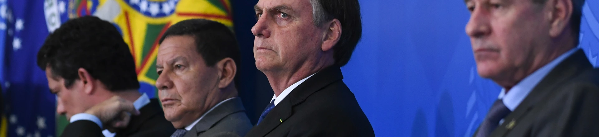 Bolsonaro participa de solenidade de assinatura do Decreto da Nova Regulamentação do uso de amas e munições. Ao baixar o decreto, o presidente incluiu a Abin na relação de órgãos cujos funcionários contarão com facilidades para andar com revólveres na cintura. Bolsonaro participa de solenidade de assinatura do Decreto da Nova Regulamentação do uso de amas e munições. Ao baixar o decreto, o presidente incluiu a Abin na relação de órgãos cujos funcionários contarão com facilidades para andar com revólveres na cintura.