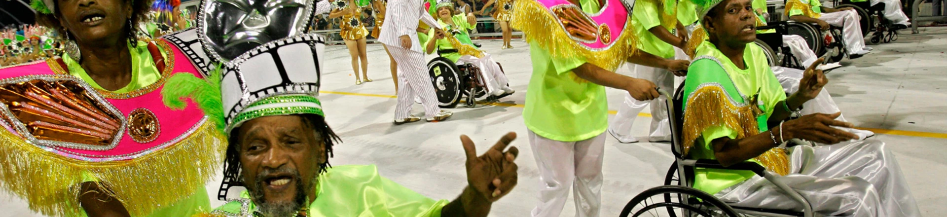 Carnaval na cadeira de rodas é um desfile de gente me tratando como criança Carnaval na cadeira de rodas é um desfile de gente me tratando como criança