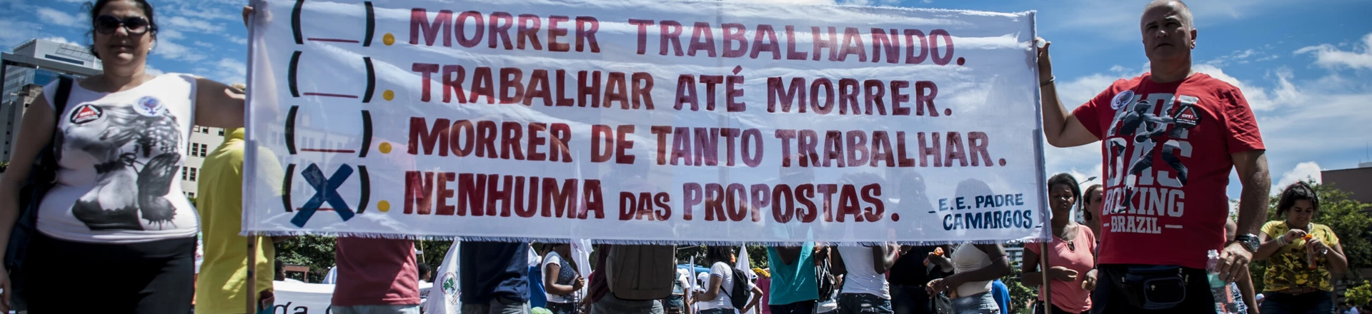 Trabalhadores participam da Greve Geral, no dia 15 de março de 2017, em Belo Horizonte (MG). Trabalhadores participam da Greve Geral, no dia 15 de março de 2017, em Belo Horizonte (MG).