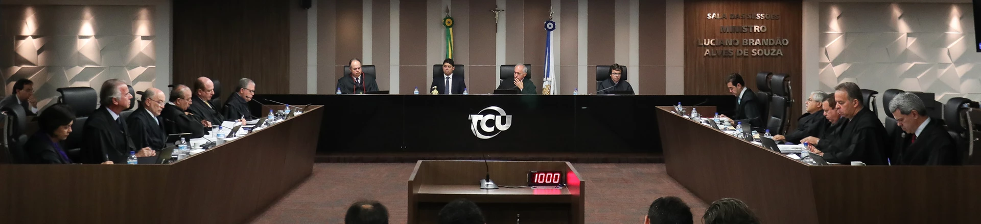 Análise técnica do Tribunal de Contas da União descobriu 'erros grosseiros' em contrato de mais de R$ 5 bilhões para a compra de blindados. É um prejuízo que não pode ser recuperado. Mas os ministros caminham para por panos quentes na história. Análise técnica do Tribunal de Contas da União descobriu 'erros grosseiros' em contrato de mais de R$ 5 bilhões para a compra de blindados. É um prejuízo que não pode ser recuperado. Mas os ministros caminham para por panos quentes na história.