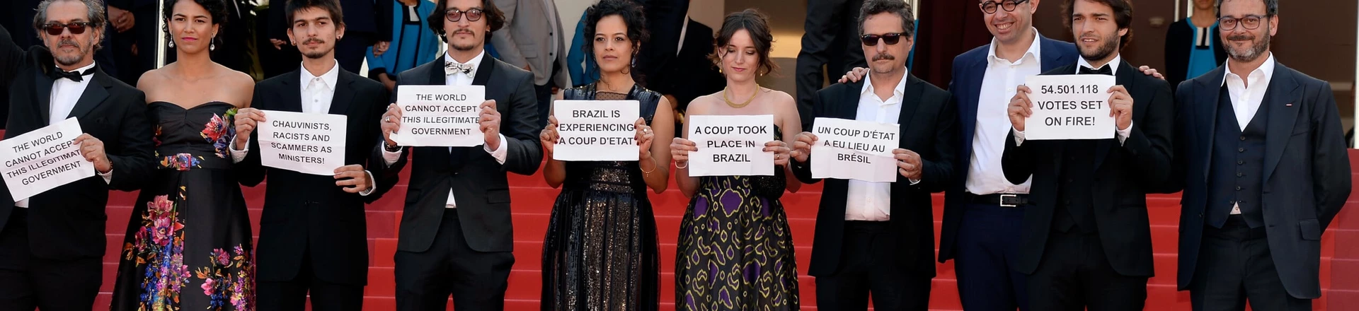 CANNES, FRANCE - MAY 17: (2nd L-R) Actors Barbara Colen, guests, Maeve Jinkings, producer Emilie Lesclaux, director Kleber Mendonca Filho, producer Saïd Ben Saïd, actor Humberto Carrao and producer Michel Merkt attend the "Aquarius" premiere during the 69th annual Cannes Film Festival at the Palais des Festivals on May 17, 2016 in Cannes, France. (Photo by Pascal Le Segretain/Getty Images) CANNES, FRANCE - MAY 17: (2nd L-R) Actors Barbara Colen, guests, Maeve Jinkings, producer Emilie Lesclaux, director Kleber Mendonca Filho, producer Saïd Ben Saïd, actor Humberto Carrao and producer Michel Merkt attend the "Aquarius" premiere during the 69th annual Cannes Film Festival at the Palais des Festivals on May 17, 2016 in Cannes, France. (Photo by Pascal Le Segretain/Getty Images)