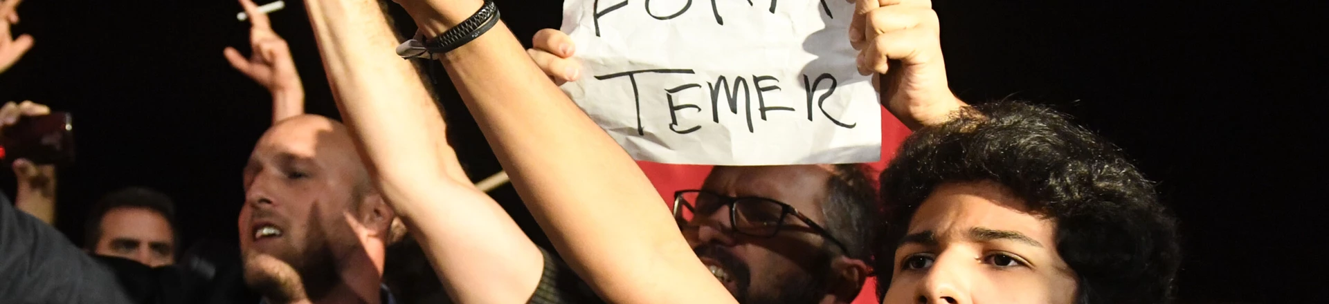 Demonstrators protest against Brazilian President Michel Temer outside the Planalto Palace in Brasilia on May 17, 2017.Temer was secretly taped by one of the owners of J&F Investimentos - the family holding company that controls the JBS meat processing company - giving the green light to a bribery scheme to keep Cunha quiet, the Brazilian newspaper O Globo reported on May 17, 2017. / AFP PHOTO / EVARISTO SA (Photo credit should read EVARISTO SA/AFP/Getty Images) Demonstrators protest against Brazilian President Michel Temer outside the Planalto Palace in Brasilia on May 17, 2017.Temer was secretly taped by one of the owners of J&F Investimentos - the family holding company that controls the JBS meat processing company - giving the green light to a bribery scheme to keep Cunha quiet, the Brazilian newspaper O Globo reported on May 17, 2017. / AFP PHOTO / EVARISTO SA (Photo credit should read EVARISTO SA/AFP/Getty Images)