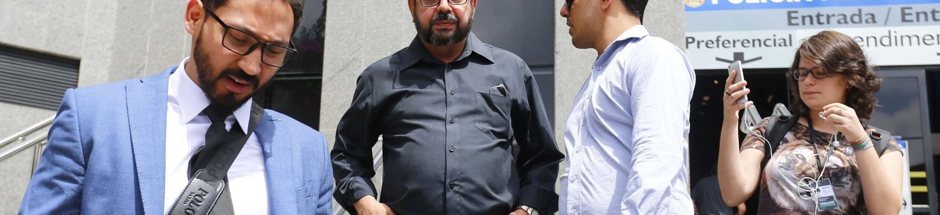 SÃO PAULO, SP, 21.03.2017: BLOGUEIRO-SP - O blogueiro Eduardo Guimarães, do blog Cidadania, alvo de um mandado de condução coercitiva, deixa à sede da Superintendência da Polícia Federal em São Paulo, na manhã desta terça-feira (21). (Foto: Marcos Bezerra/Futura Press/Folhapress) SÃO PAULO, SP, 21.03.2017: BLOGUEIRO-SP - O blogueiro Eduardo Guimarães, do blog Cidadania, alvo de um mandado de condução coercitiva, deixa à sede da Superintendência da Polícia Federal em São Paulo, na manhã desta terça-feira (21). (Foto: Marcos Bezerra/Futura Press/Folhapress)