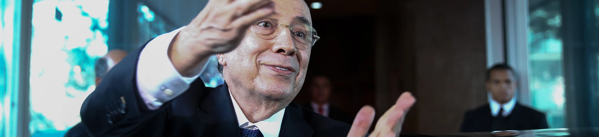 BRASÍLIA, DF, 20.07.2017: GOVERNO-IMPOSTOS - O ministro da Fazenda, Henrique Meirelles, fala com a imprensa ao sair do Ministério da Fazenda. Ele confirmou o aumento de impostos de combustíveis programados pelo governo. (Foto: Pedro Ladeira/Folhapress) BRASÍLIA, DF, 20.07.2017: GOVERNO-IMPOSTOS - O ministro da Fazenda, Henrique Meirelles, fala com a imprensa ao sair do Ministério da Fazenda. Ele confirmou o aumento de impostos de combustíveis programados pelo governo. (Foto: Pedro Ladeira/Folhapress)