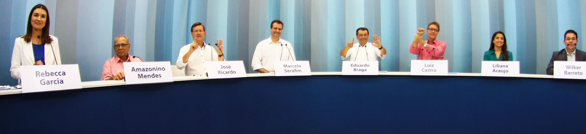 MANAUS,AM,03.08.2017:ELEIÇÃO-GOVERNADOR-DEBATE-REDE-AMAZÔNICA - (e/d) Candidatos Rebeca Garcia (PP), Amazonino Mendes (PDT), José Ricardo (PT), Marcelo Serafim (PSB), Eduardo Braga (PMDB), Luiz Castro (REDE), Liliane Araújo (PPS) e Wilker Barreto (PHS) durante debate entre candidatos da Eleição Suplementar para Governador do Amazonas, na Rede Amazônica, afiliada da Rede Globo em Manaus (AM), na noite desta quinta-feira (3). A eleição foi determinada pelo TSE após a cassação do Governador José Melo. (Foto: Edmar Barros/Futura Press/Folhapress) MANAUS,AM,03.08.2017:ELEIÇÃO-GOVERNADOR-DEBATE-REDE-AMAZÔNICA - (e/d) Candidatos Rebeca Garcia (PP), Amazonino Mendes (PDT), José Ricardo (PT), Marcelo Serafim (PSB), Eduardo Braga (PMDB), Luiz Castro (REDE), Liliane Araújo (PPS) e Wilker Barreto (PHS) durante debate entre candidatos da Eleição Suplementar para Governador do Amazonas, na Rede Amazônica, afiliada da Rede Globo em Manaus (AM), na noite desta quinta-feira (3). A eleição foi determinada pelo TSE após a cassação do Governador José Melo. (Foto: Edmar Barros/Futura Press/Folhapress)