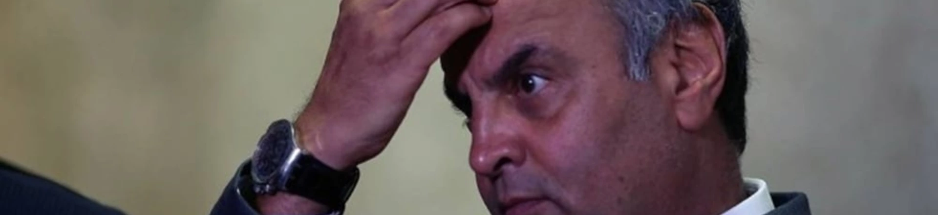 Depois de anos escondendo sujeiras debaixo do tapete, grande imprensa larga Aécio ferido na estrada Depois de anos escondendo sujeiras debaixo do tapete, grande imprensa larga Aécio ferido na estrada