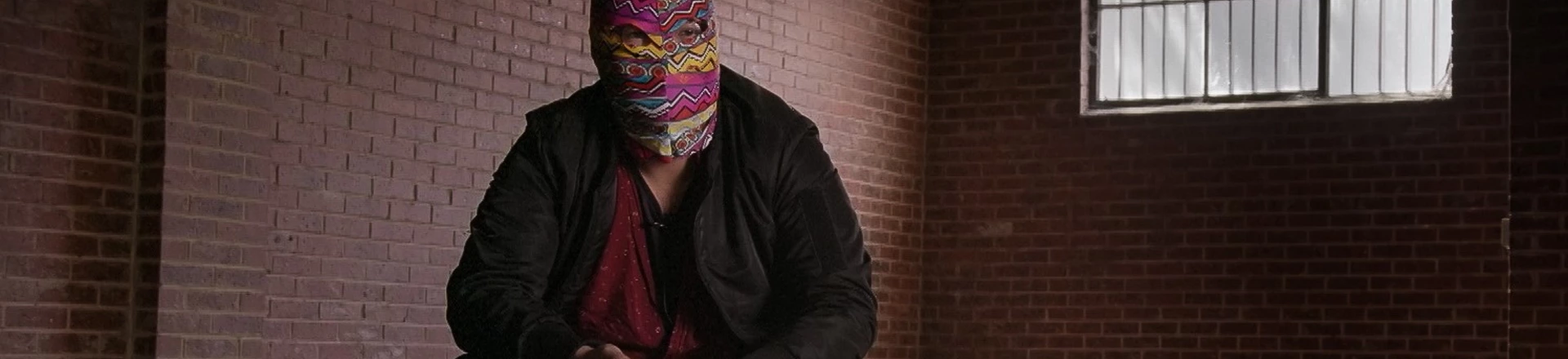 Por anos, Badiucao usou máscaras em aparições públicas para esconder sua identidade do governo chinês. Por anos, Badiucao usou máscaras em aparições públicas para esconder sua identidade do governo chinês.