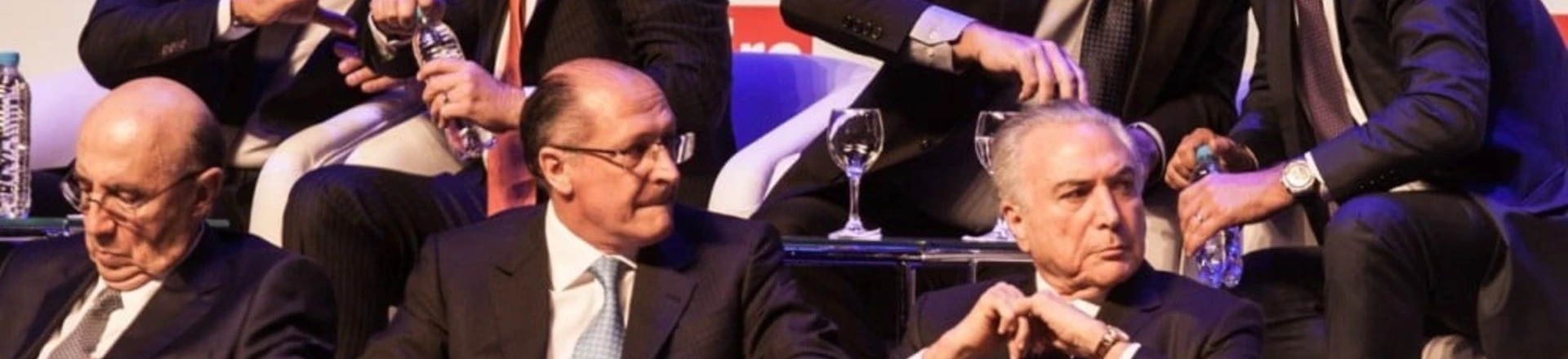 SAO PAULO, SP, BRASIL 06-12-2016: Juiz Sergio Moro ao lado de Aecio Neves (PSDB) e Michel Temer (PMDB) durante a cerimonia de entrega do premio Brasileiro do Ano, da revista Istoé, no Citibank Hall. Serão premiados, entre outros, Michel Temer (Brasileiro do Ano), Sergio Moro (Justiça), Eduardo Paes (Gestão) e João Doria (política). (Diego Padgurschi /Folhapress - PODER) SAO PAULO, SP, BRASIL 06-12-2016: Juiz Sergio Moro ao lado de Aecio Neves (PSDB) e Michel Temer (PMDB) durante a cerimonia de entrega do premio Brasileiro do Ano, da revista Istoé, no Citibank Hall. Serão premiados, entre outros, Michel Temer (Brasileiro do Ano), Sergio Moro (Justiça), Eduardo Paes (Gestão) e João Doria (política). (Diego Padgurschi /Folhapress - PODER)