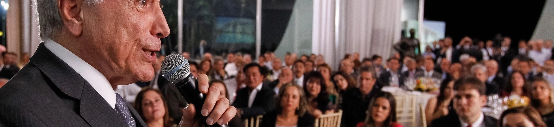 PEC do Apocalipse serve "lombinho de povo brasileiro" aos super ricos PEC do Apocalipse serve "lombinho de povo brasileiro" aos super ricos